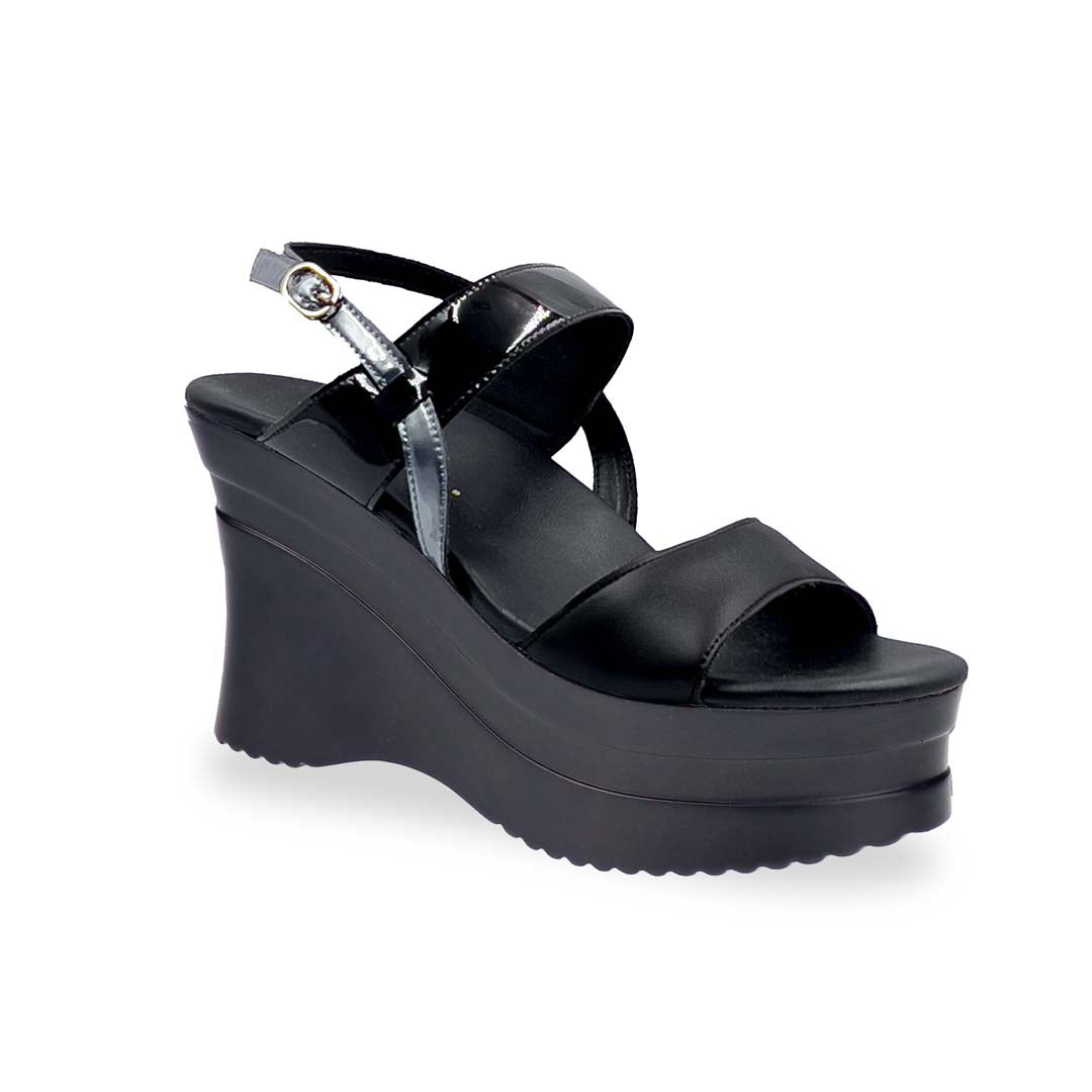 Thomas Chan’s Colorplay Slingback Wedges with a 4-inch beige platform wedge sole, featuring matte nude front straps, a glossy silver patent slingback strap, and a cushioned footbed.