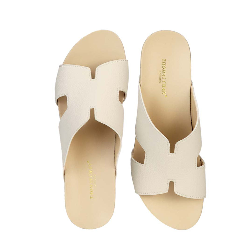 Front view of Thomas Chan ivory cream colour comfortable Pebble Lychee H-Strap Low Wedge Slides sandals with arch support footbed